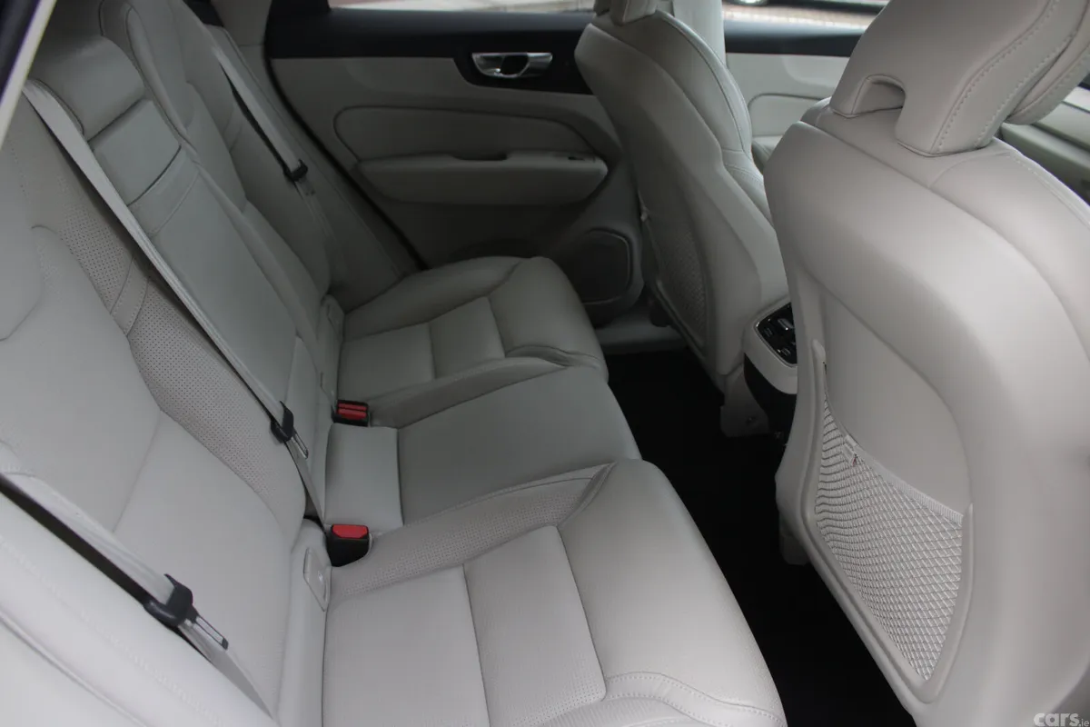 Volvo XC60 MPV, Diesel, 2020, White