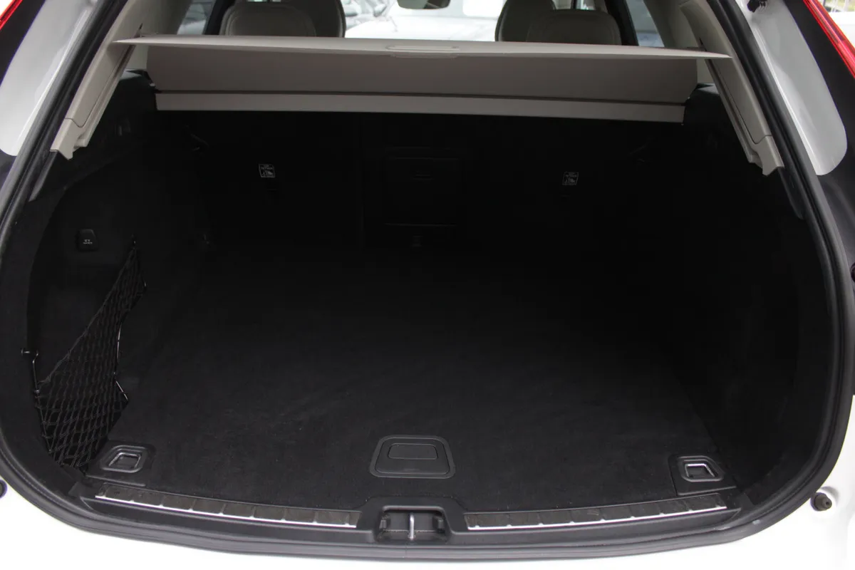 Volvo XC60 MPV, Diesel, 2020, White