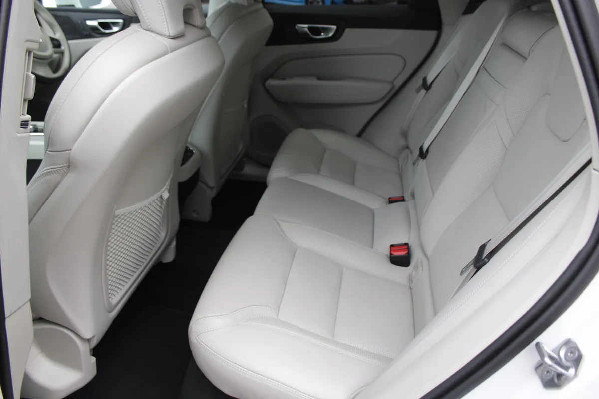 Volvo XC60 MPV, Diesel, 2020, White