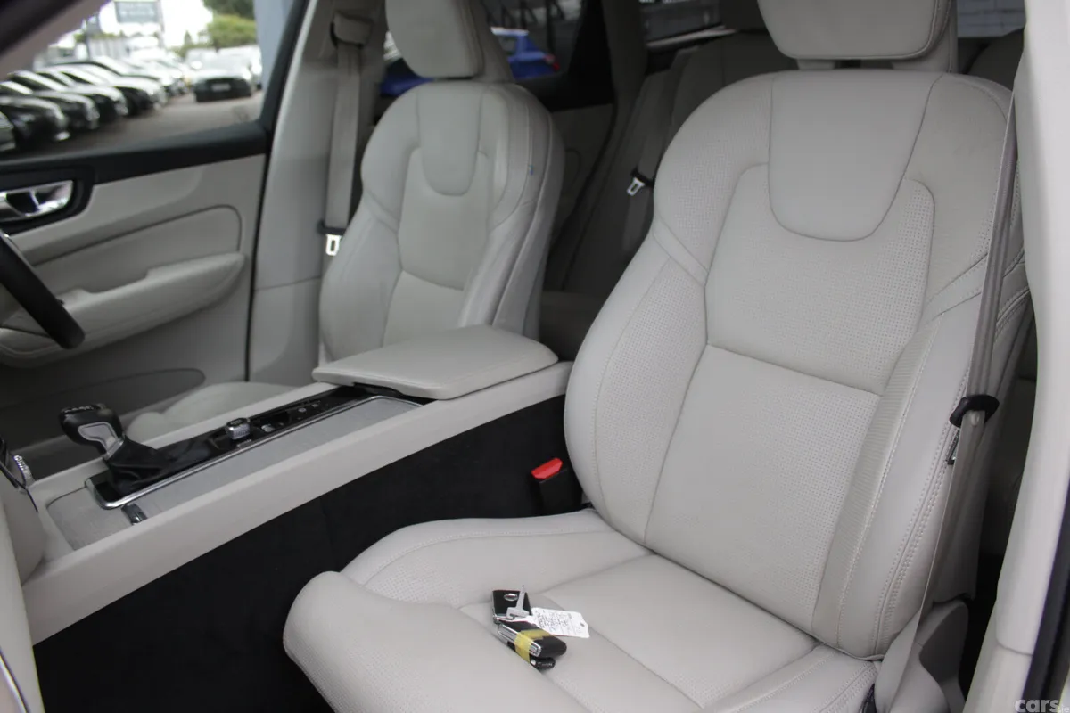 Volvo XC60 MPV, Diesel, 2020, White