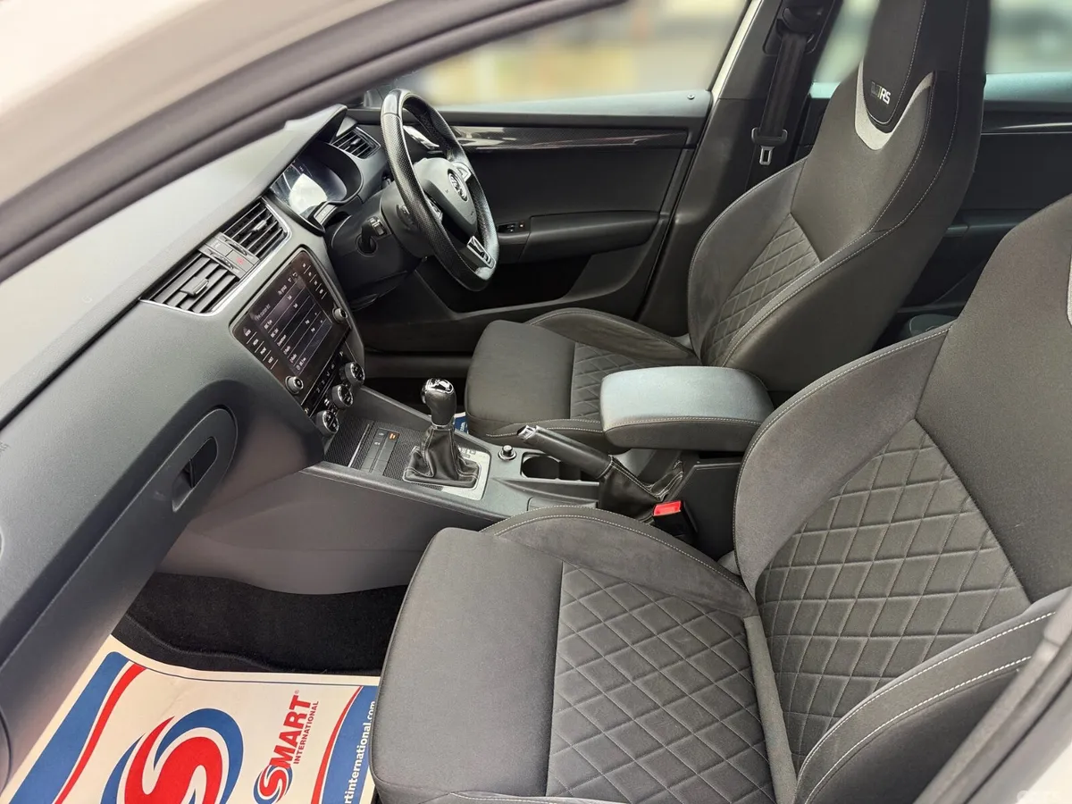Skoda Octavia Hatchback, Diesel, 2018, White
