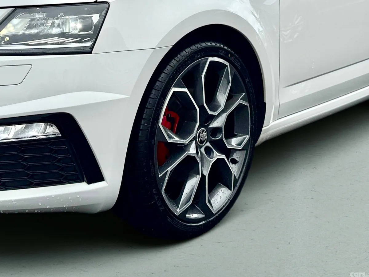Skoda Octavia Hatchback, Diesel, 2018, White