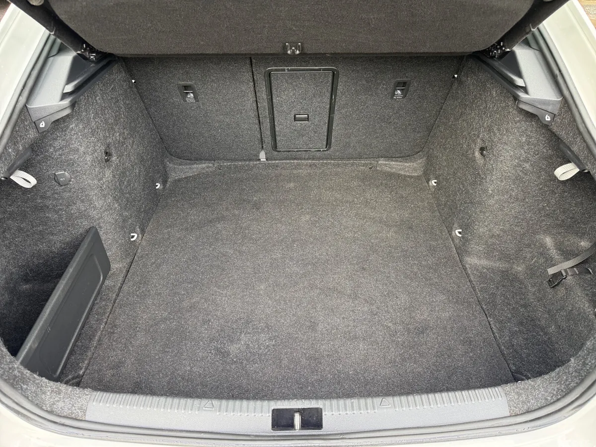 Skoda Octavia Hatchback, Diesel, 2018, White