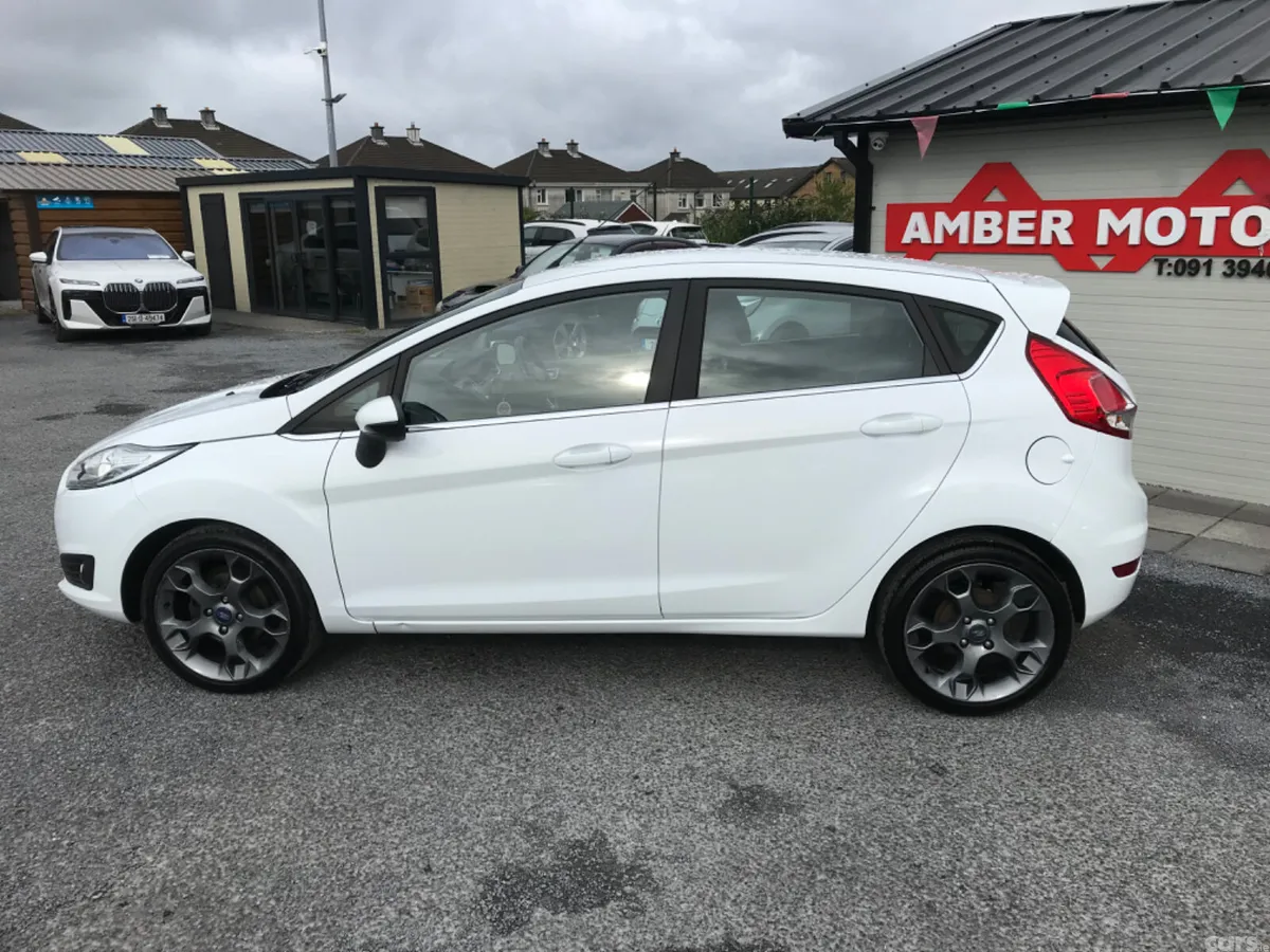 Ford Fiesta Hatchback, Petrol, 2017, White