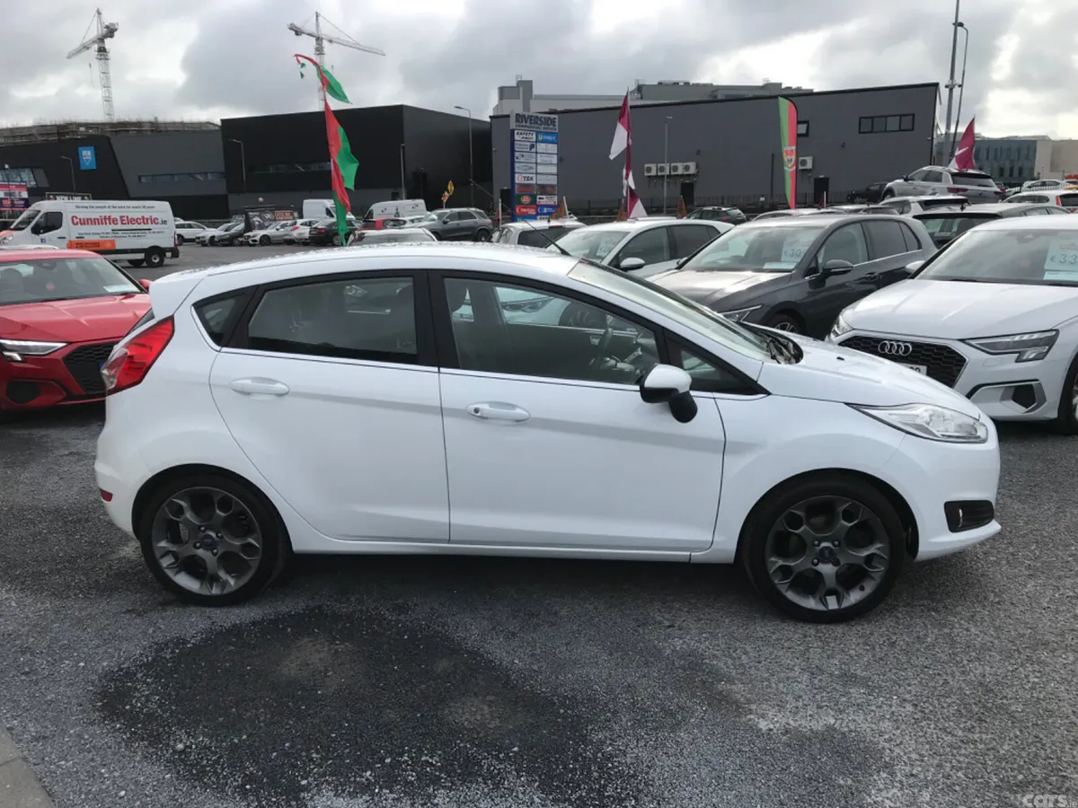 Ford Fiesta Hatchback, Petrol, 2017, White