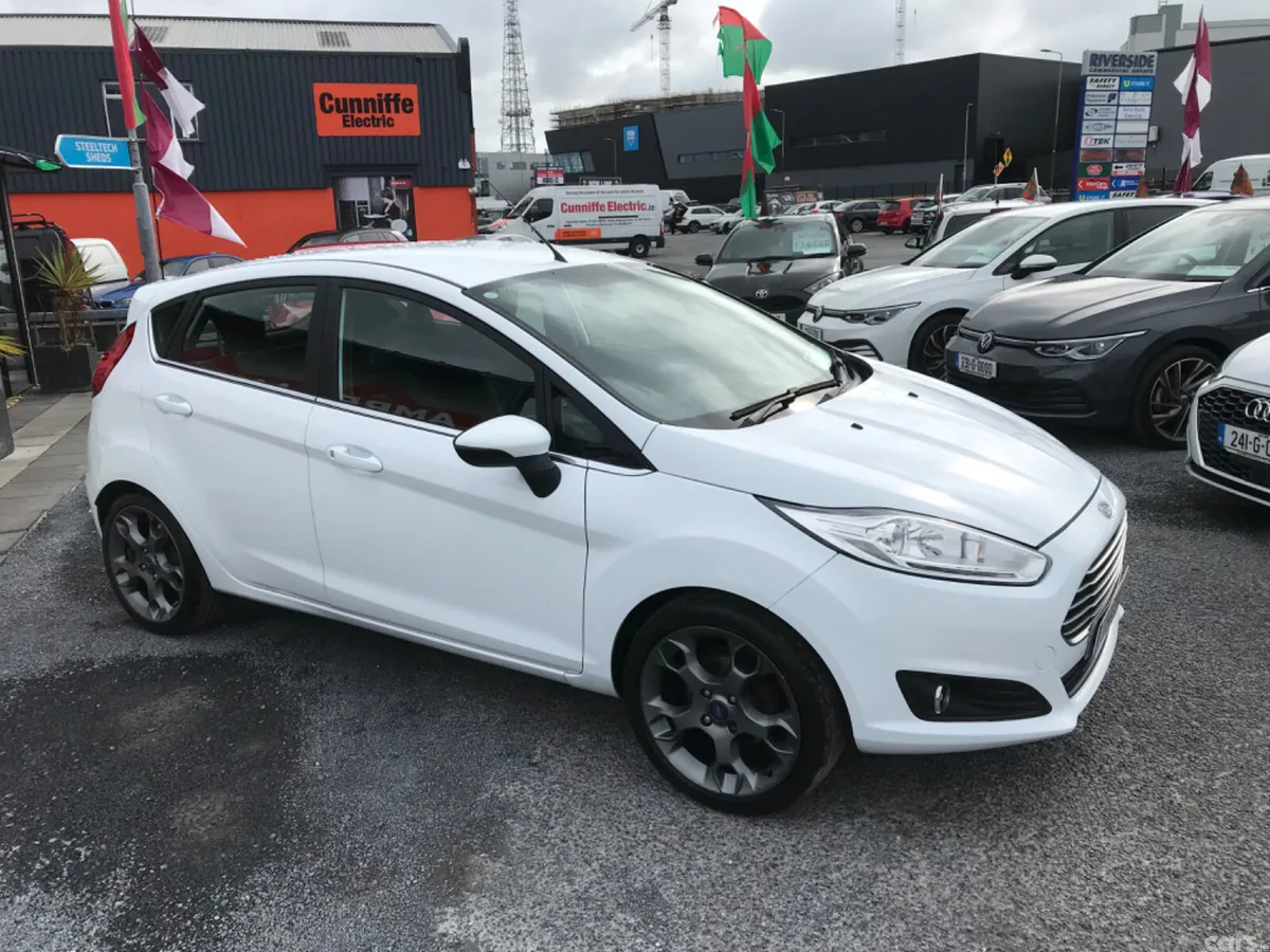 Ford Fiesta Hatchback, Petrol, 2017, White