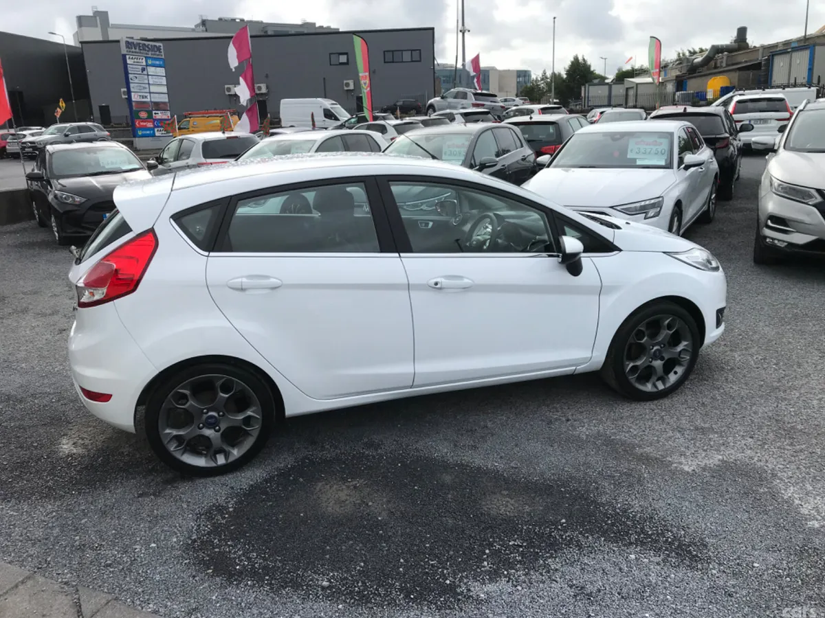 Ford Fiesta Hatchback, Petrol, 2017, White