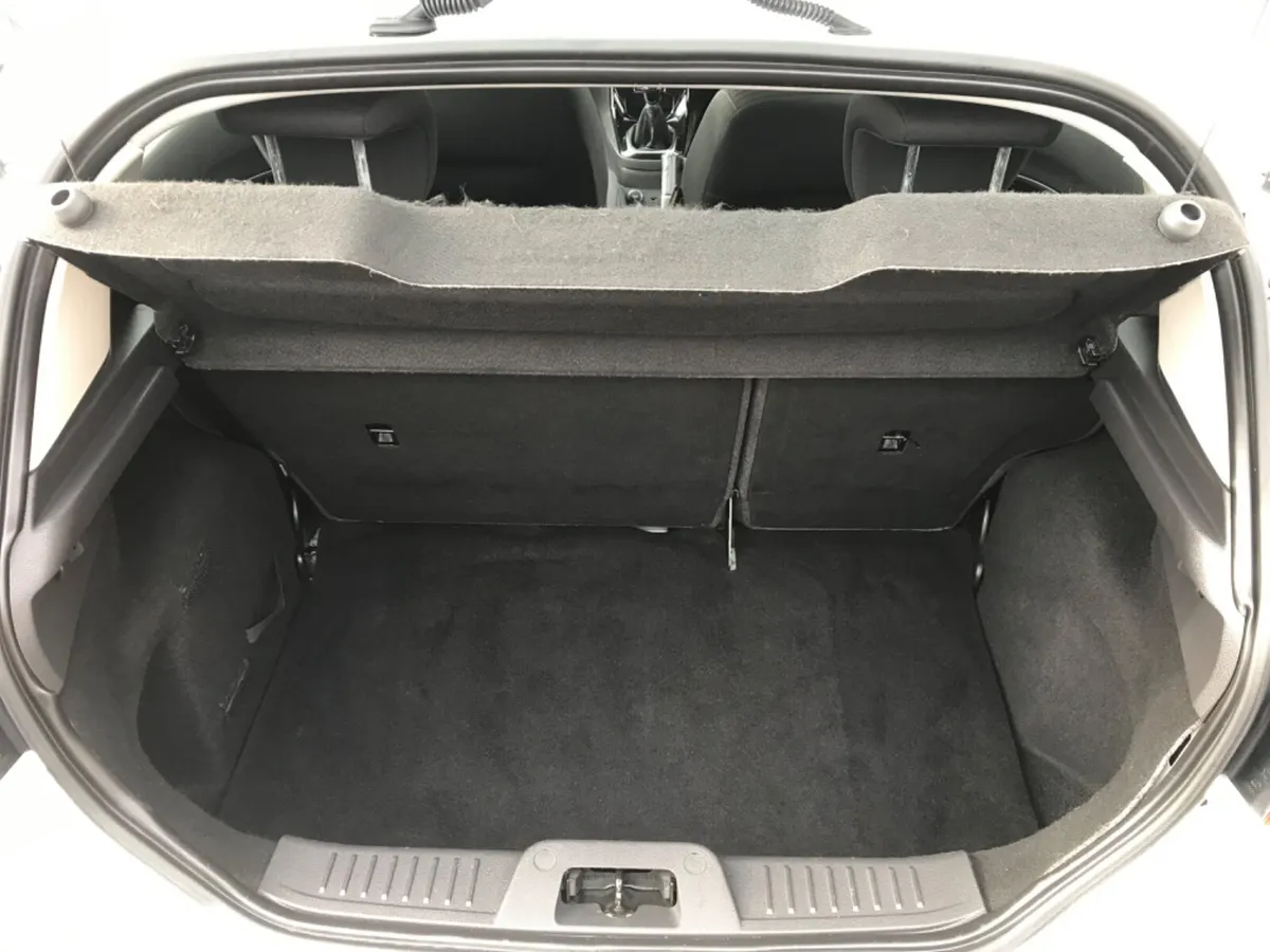 Ford Fiesta Hatchback, Petrol, 2017, White