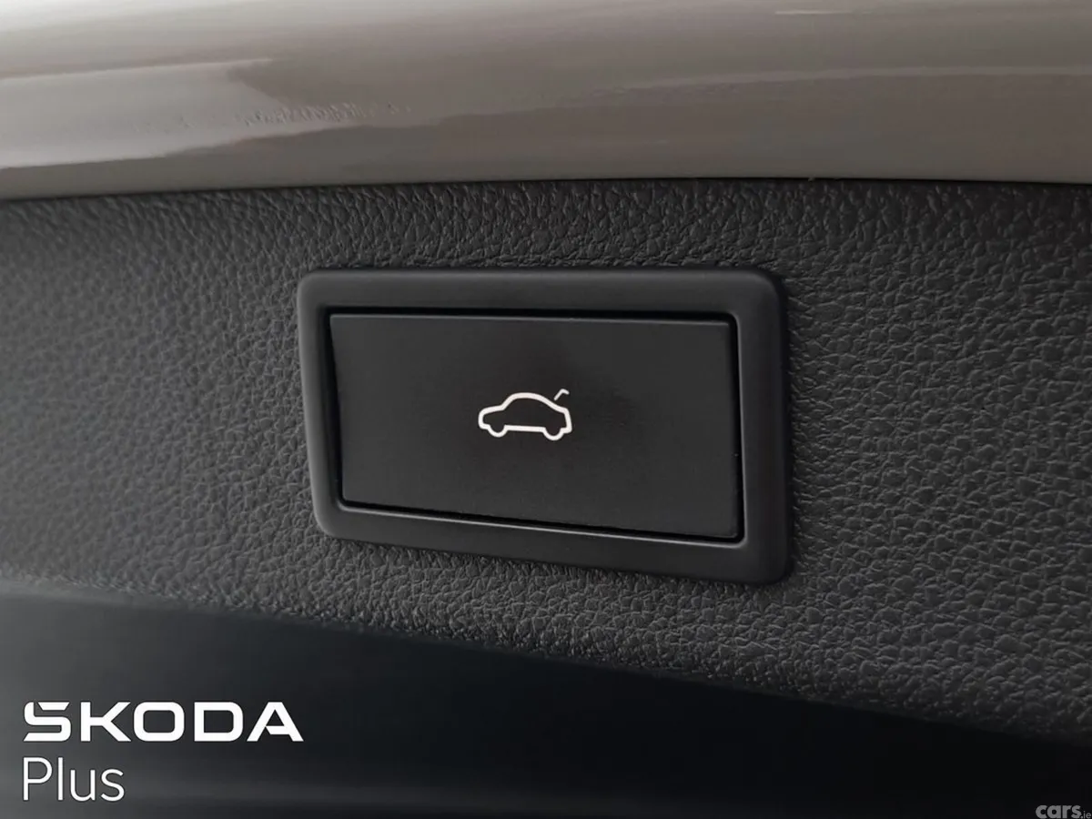 Skoda Kodiaq MPV, Diesel, 2023, Grey