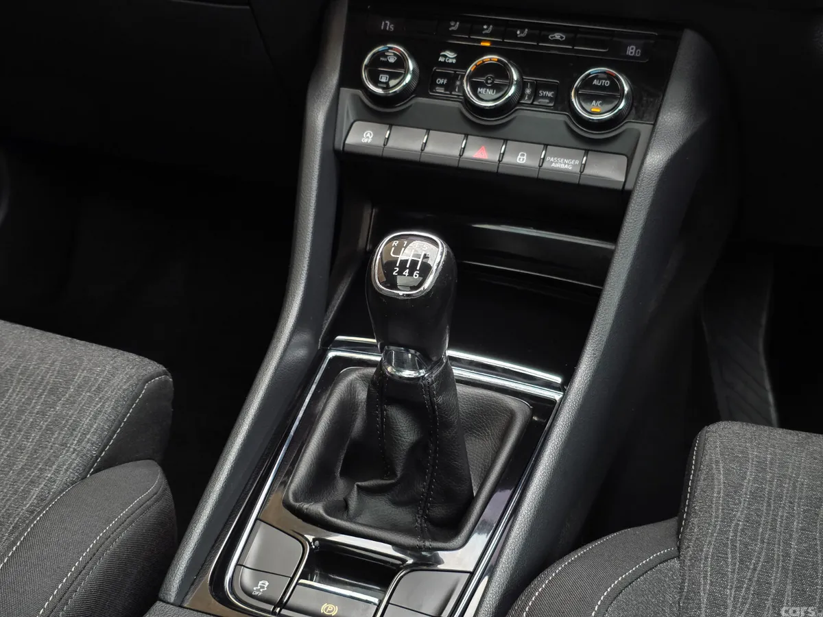 Skoda Karoq Estate/Jeep, Petrol, 2019, Blue