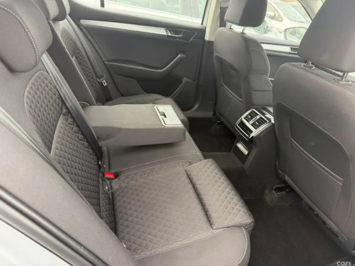 Skoda Superb Saloon, Diesel, 2023, Grey