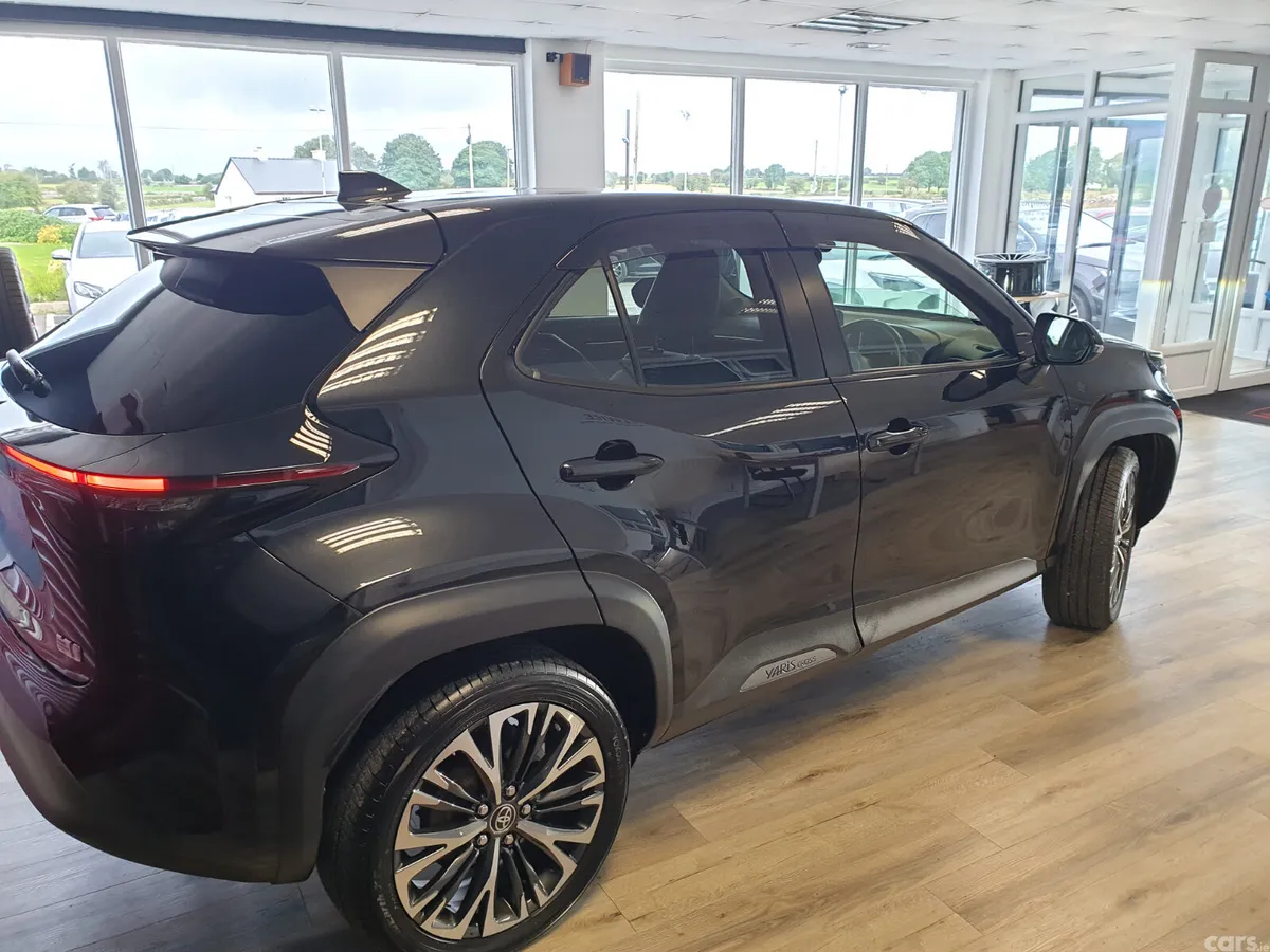 Toyota Yaris Cross Hatchback, Petrol Hybrid, 2021, Black