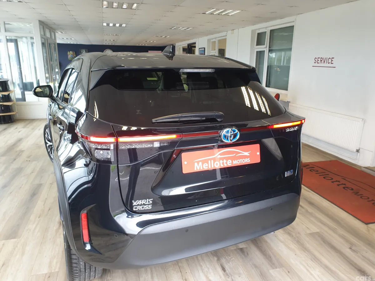 Toyota Yaris Cross Hatchback, Petrol Hybrid, 2021, Black