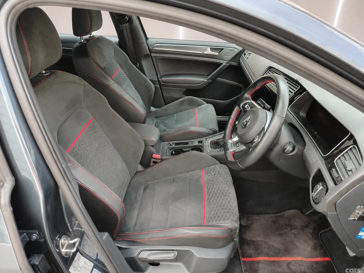 Volkswagen Golf Hatchback, Petrol, 2017, Blue