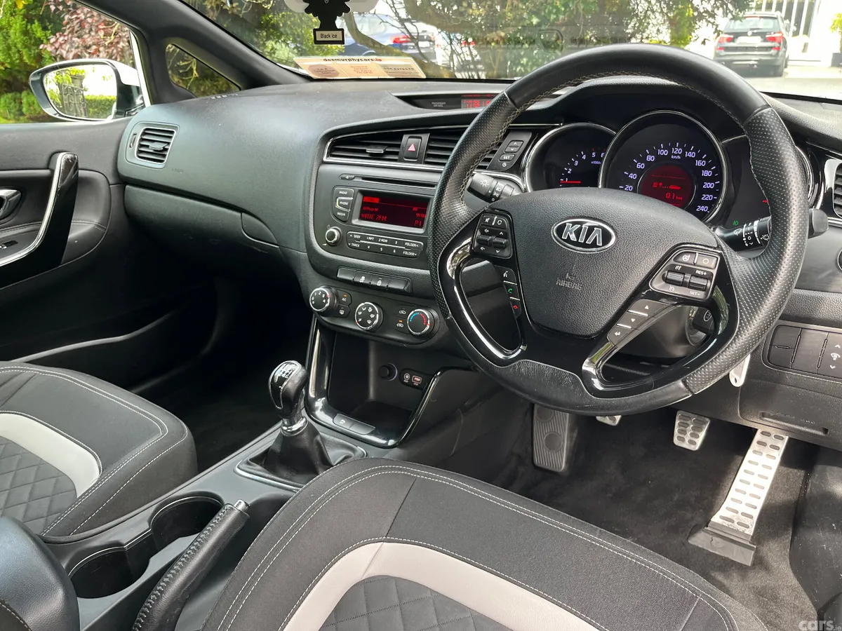 Kia Ceed Hatchback, Diesel, 2017, White