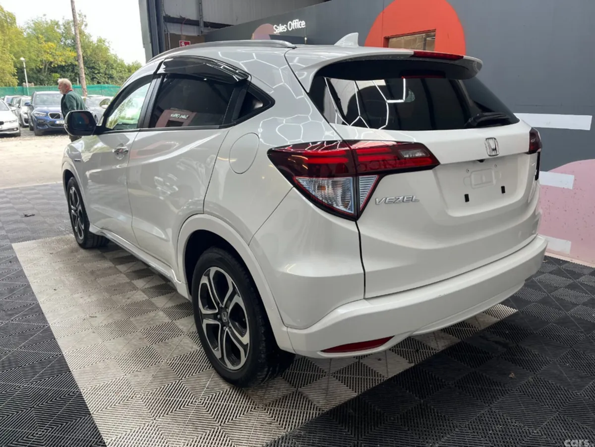 Honda Vezel SUV, Petrol Hybrid, 2017, White