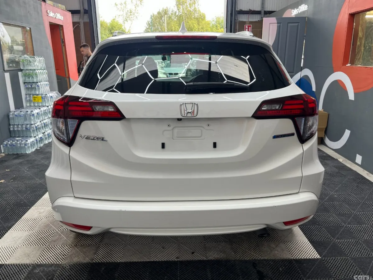Honda Vezel SUV, Petrol Hybrid, 2017, White