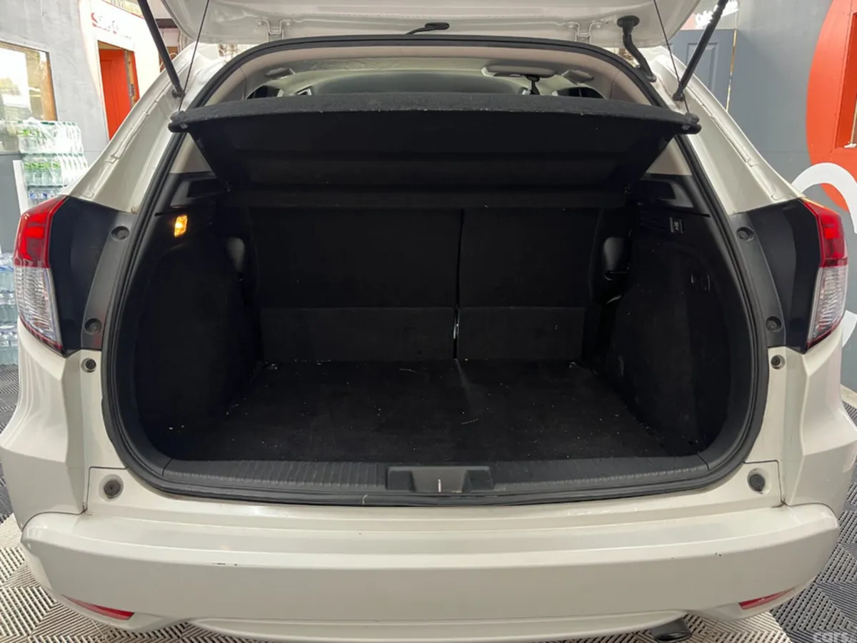 Honda Vezel SUV, Petrol Hybrid, 2017, White