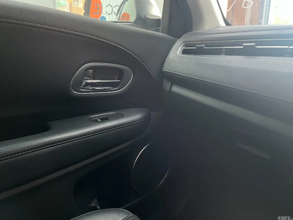 Honda Vezel SUV, Petrol Hybrid, 2017, White