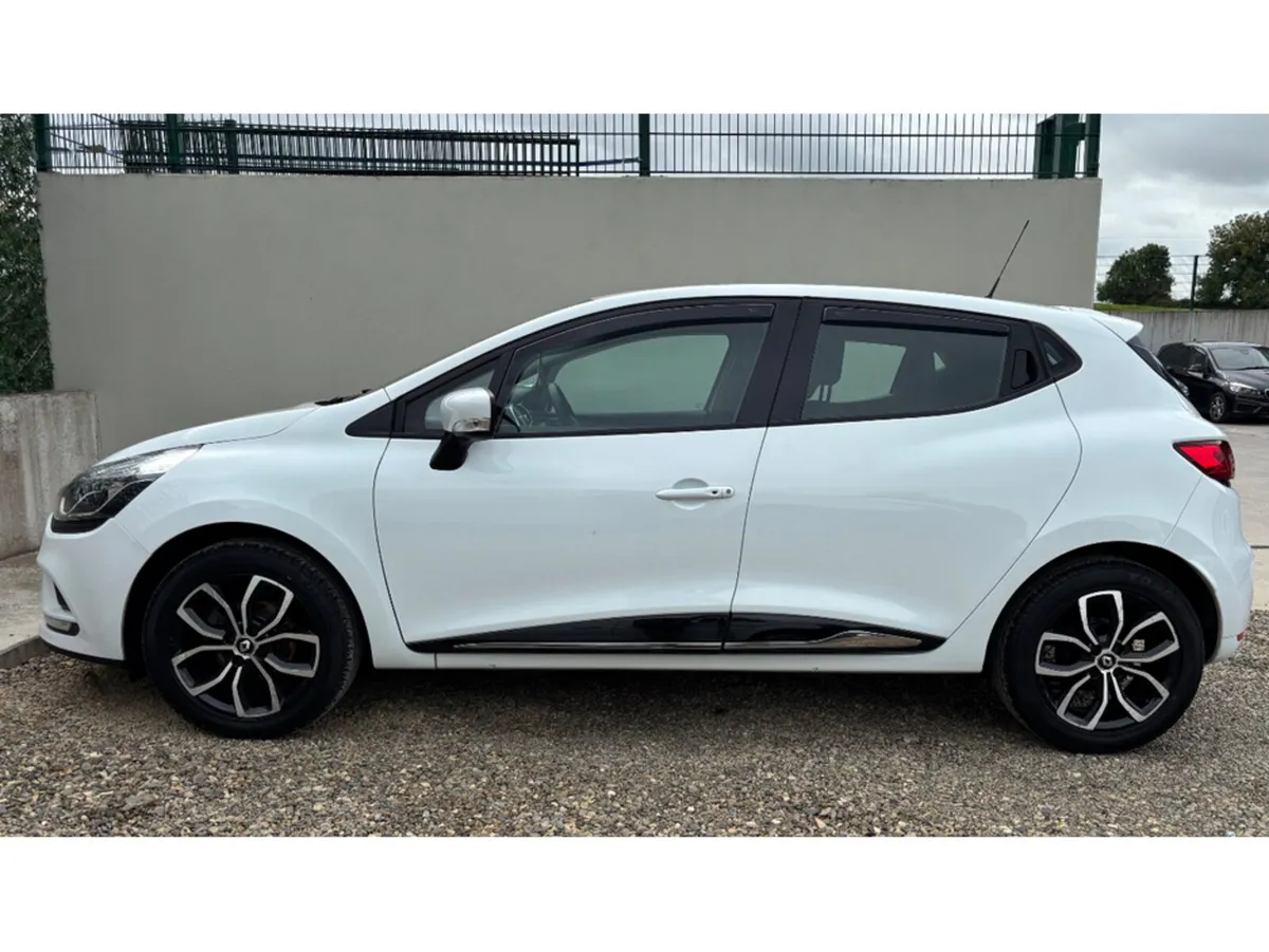 Renault Clio Hatchback, Petrol, 2019, White
