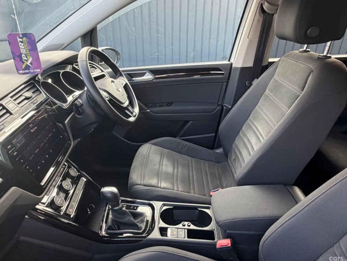 Volkswagen Touran MPV, Petrol, 2018, White