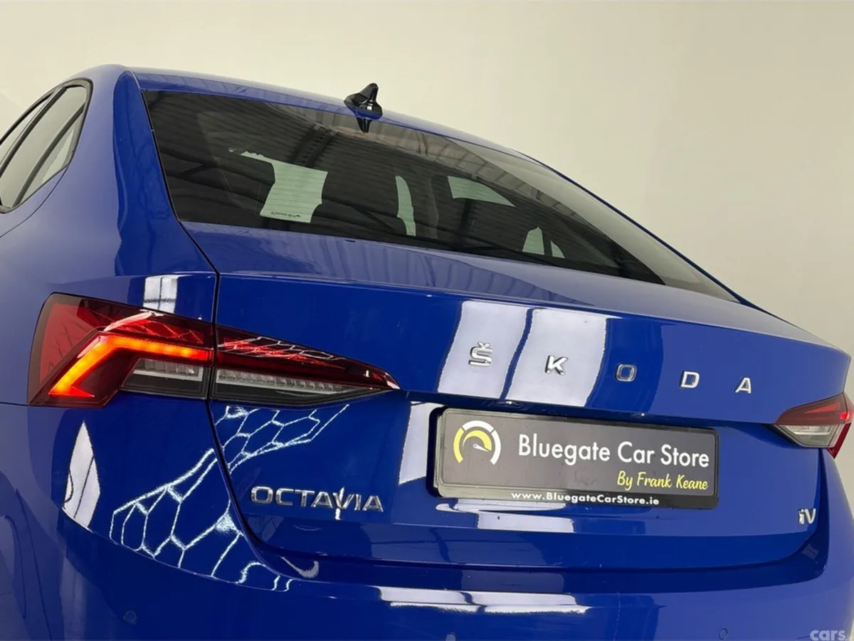 Skoda Octavia Saloon, Petrol Plug-in Hybrid, 2024, Blue