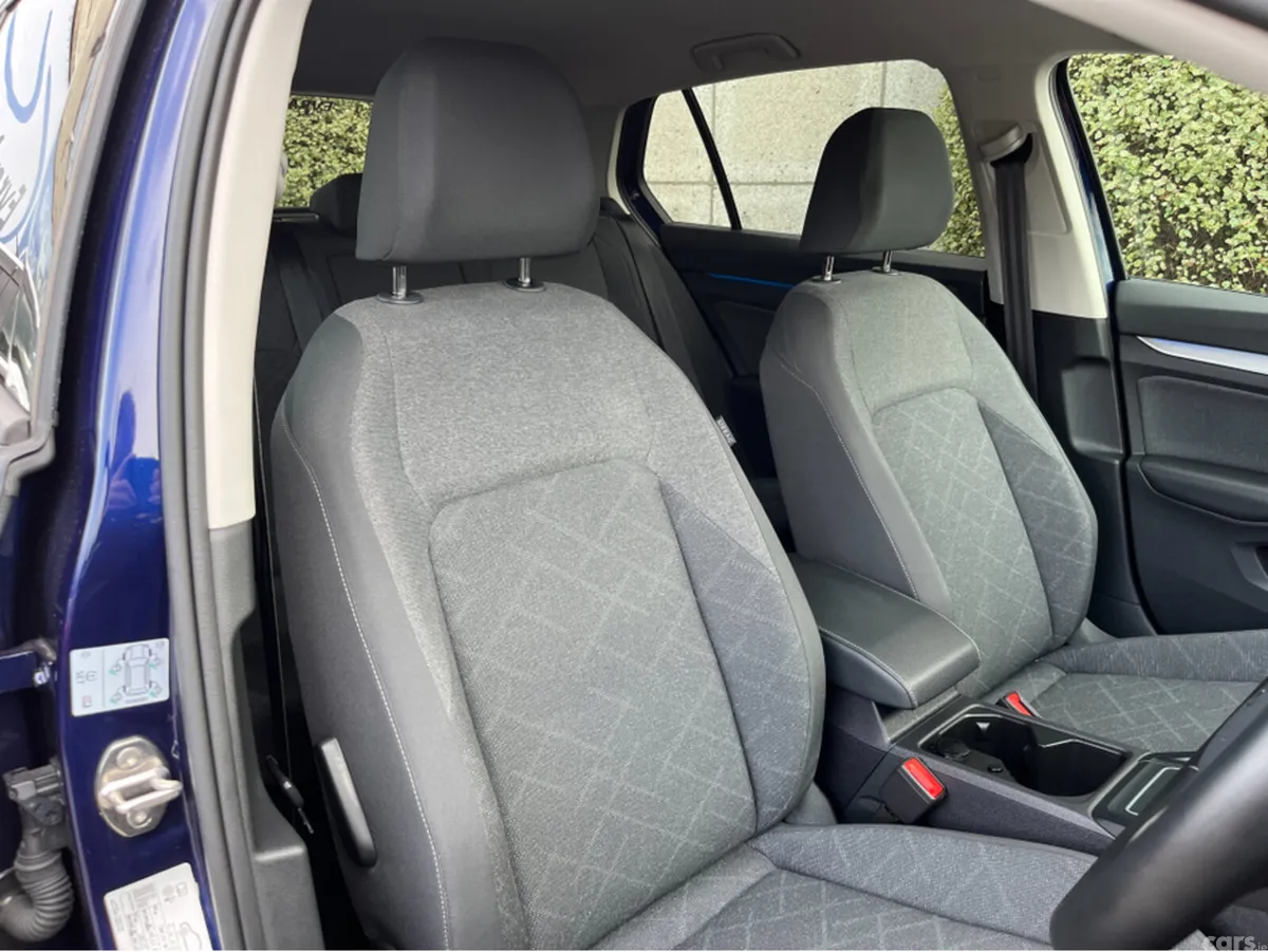 Volkswagen Golf Hatchback, Diesel, 2023, Blue