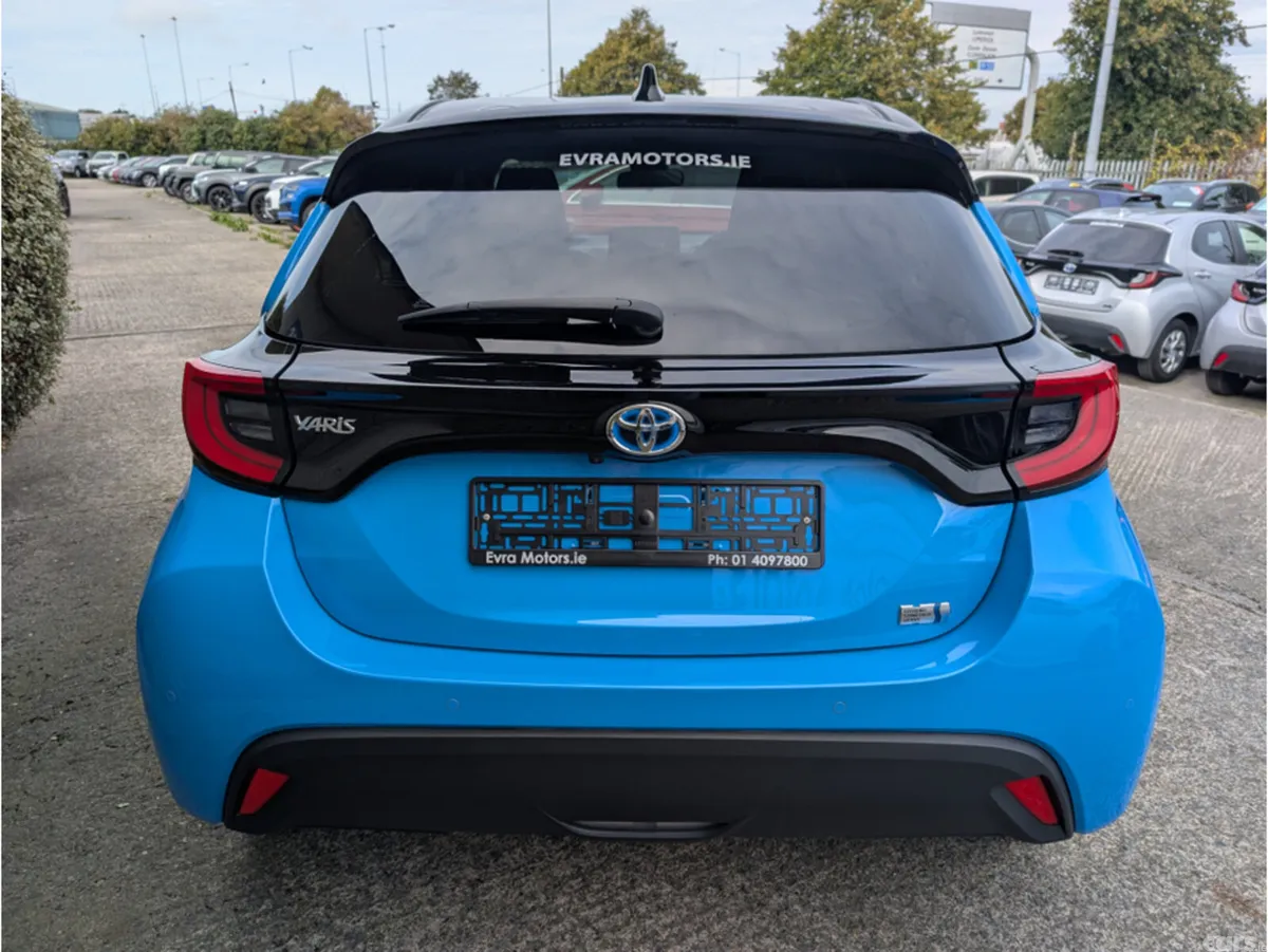 Toyota Yaris Hatchback, Petrol Hybrid, 2023, Blue
