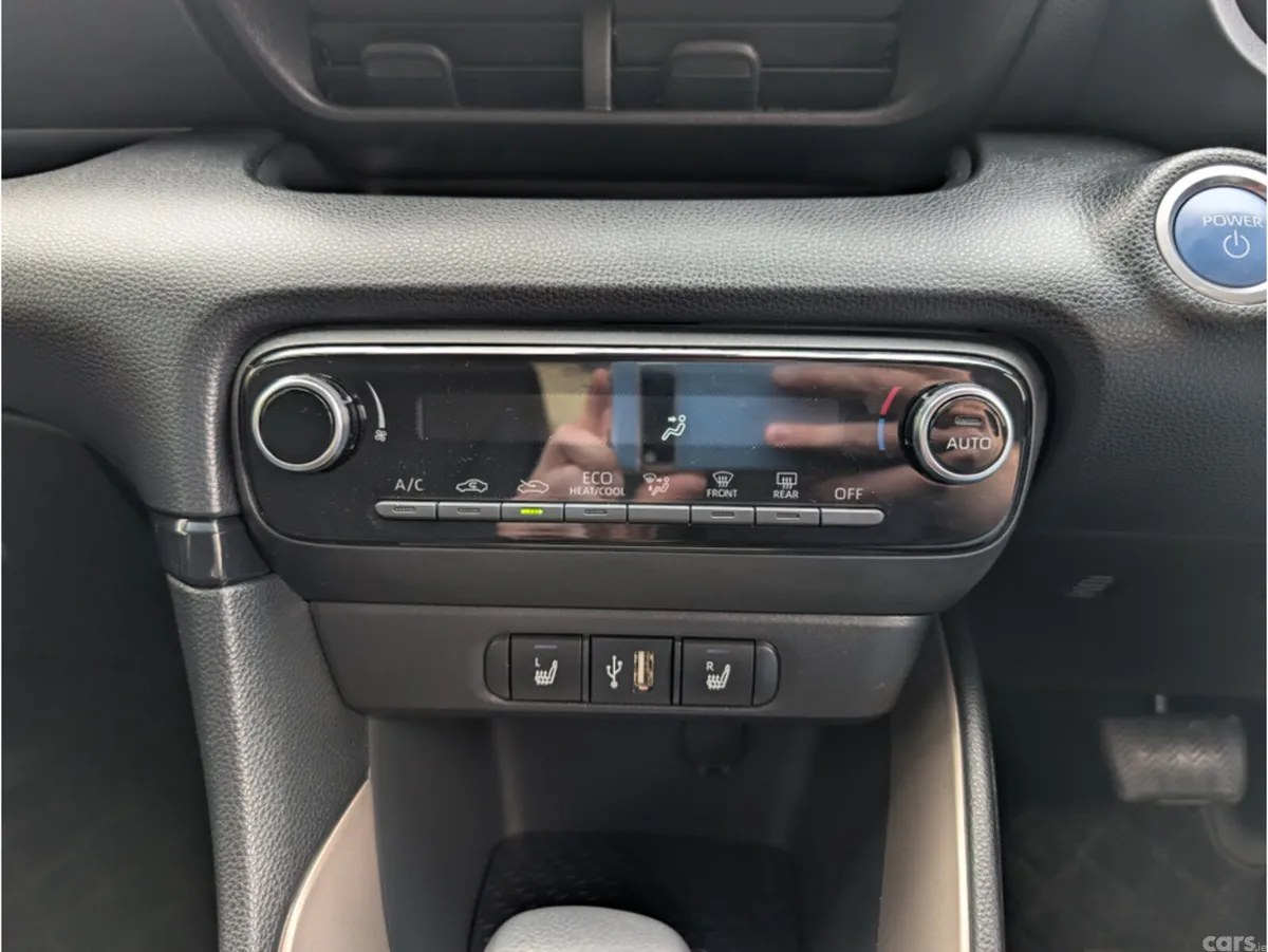 Toyota Yaris Hatchback, Petrol Hybrid, 2023, Blue