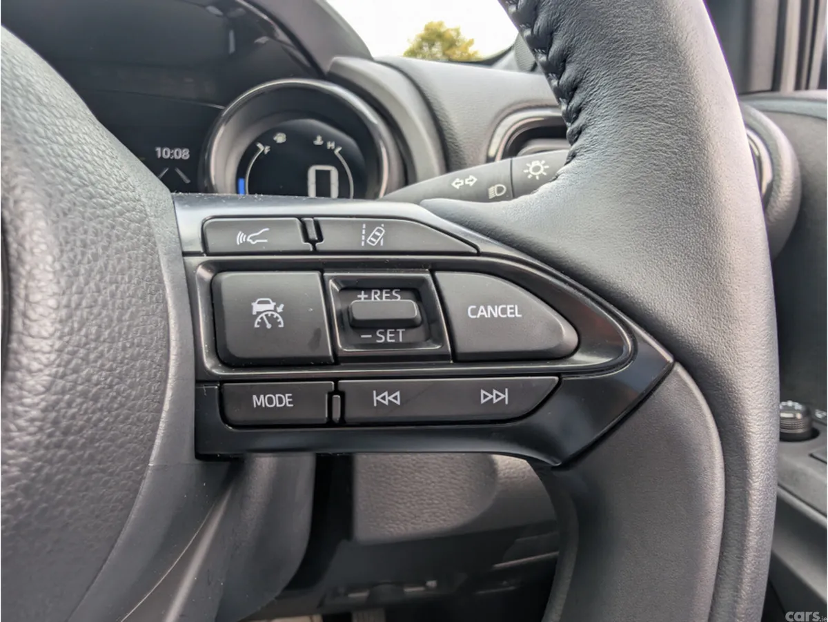 Toyota Yaris Hatchback, Petrol Hybrid, 2023, Blue