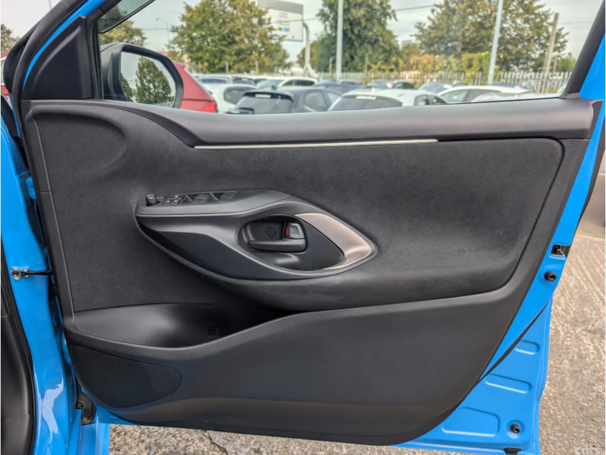 Toyota Yaris Hatchback, Petrol Hybrid, 2023, Blue