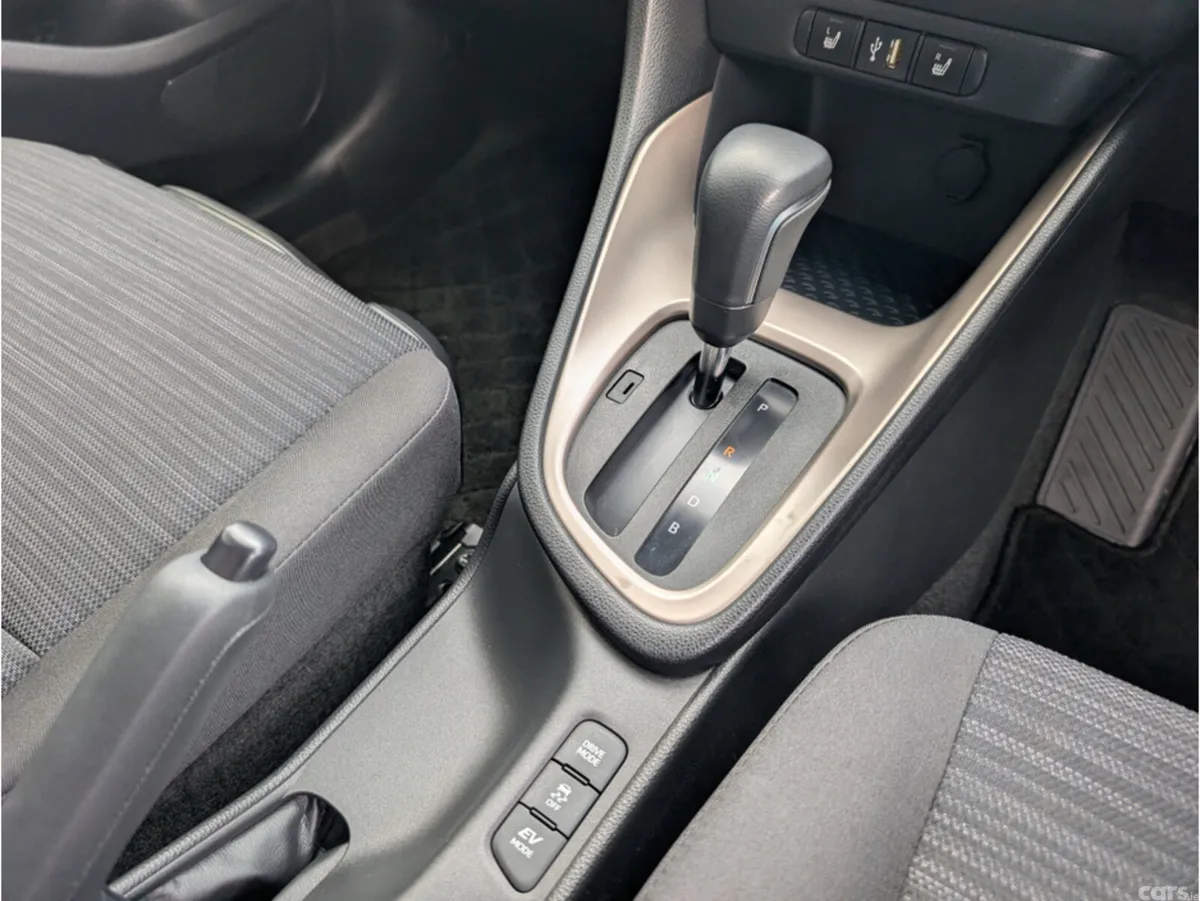 Toyota Yaris Hatchback, Petrol Hybrid, 2023, Blue