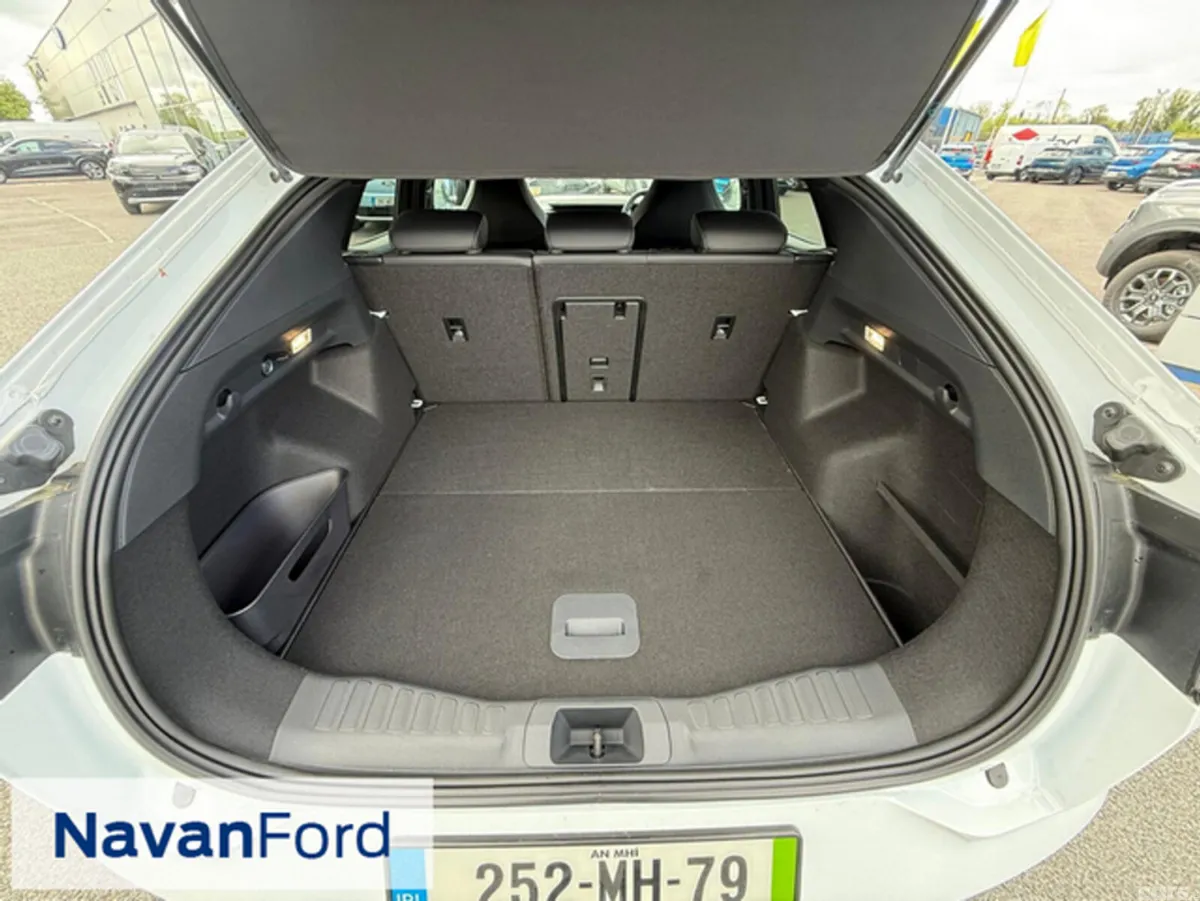 Ford Capri SUV, Electric, 2025, White