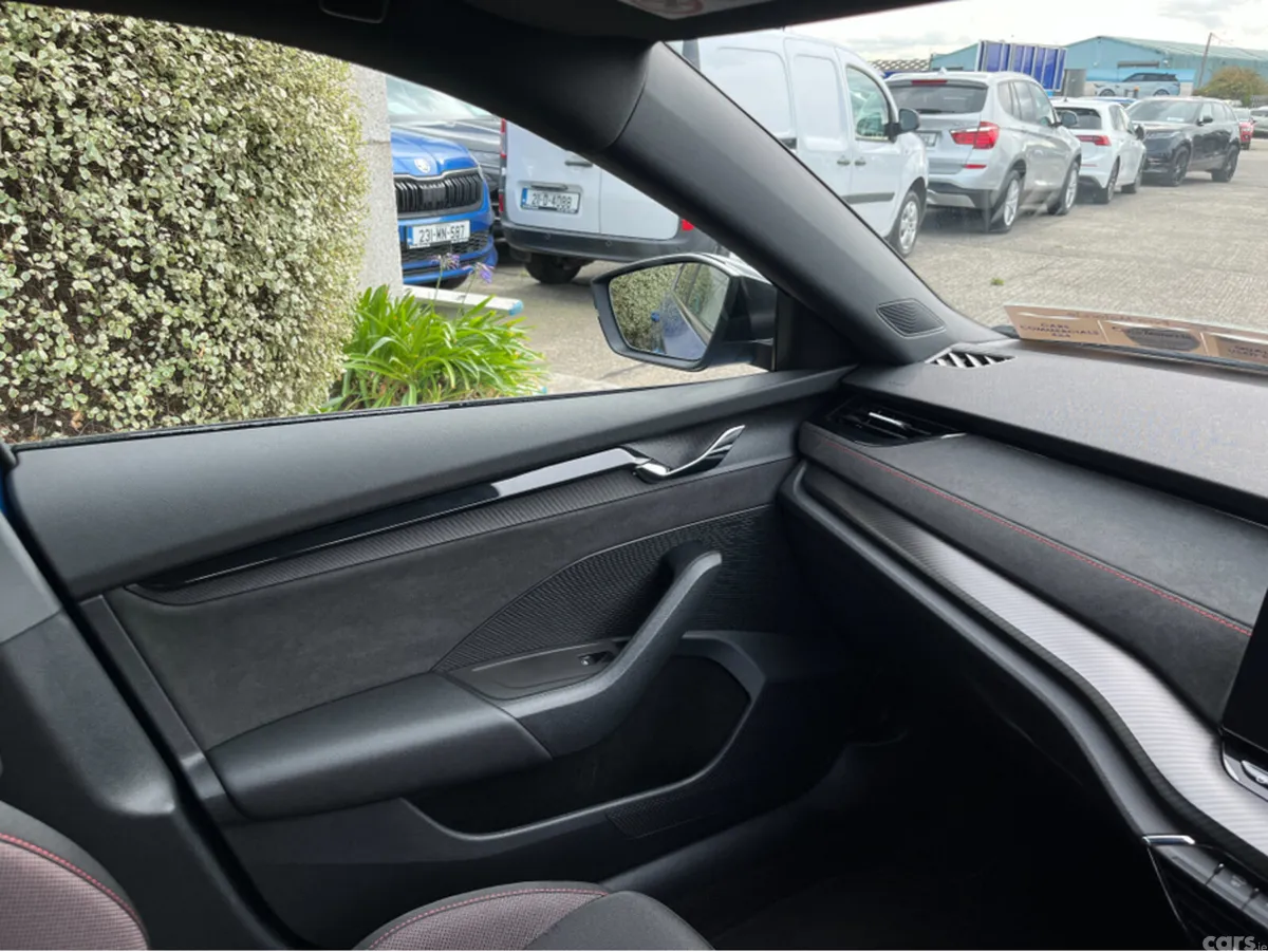 Skoda Octavia Saloon, Diesel, 2022, Blue