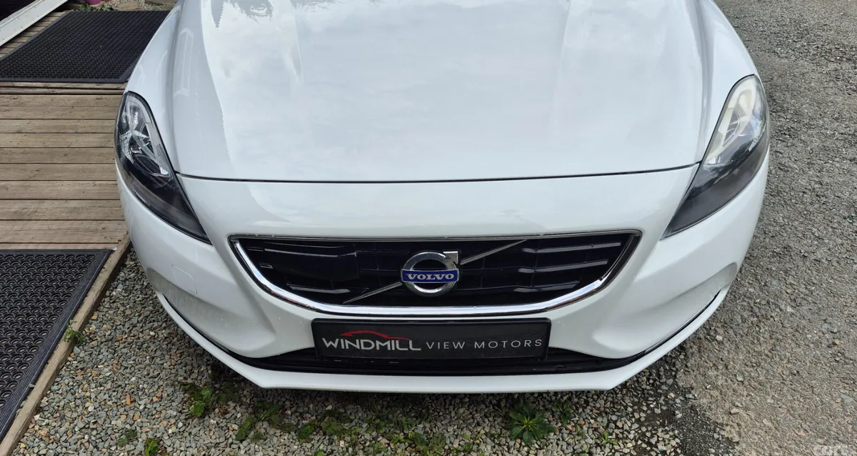 Volvo V40 Hatchback, Petrol, 2015, White