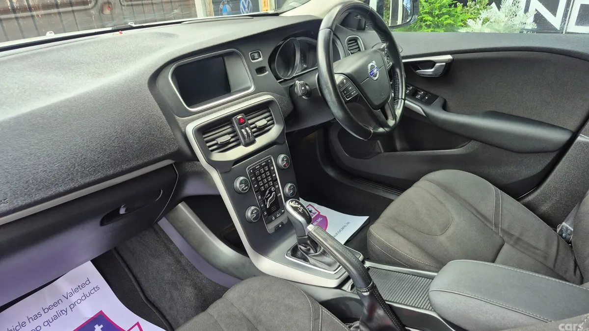 Volvo V40 Hatchback, Petrol, 2015, White