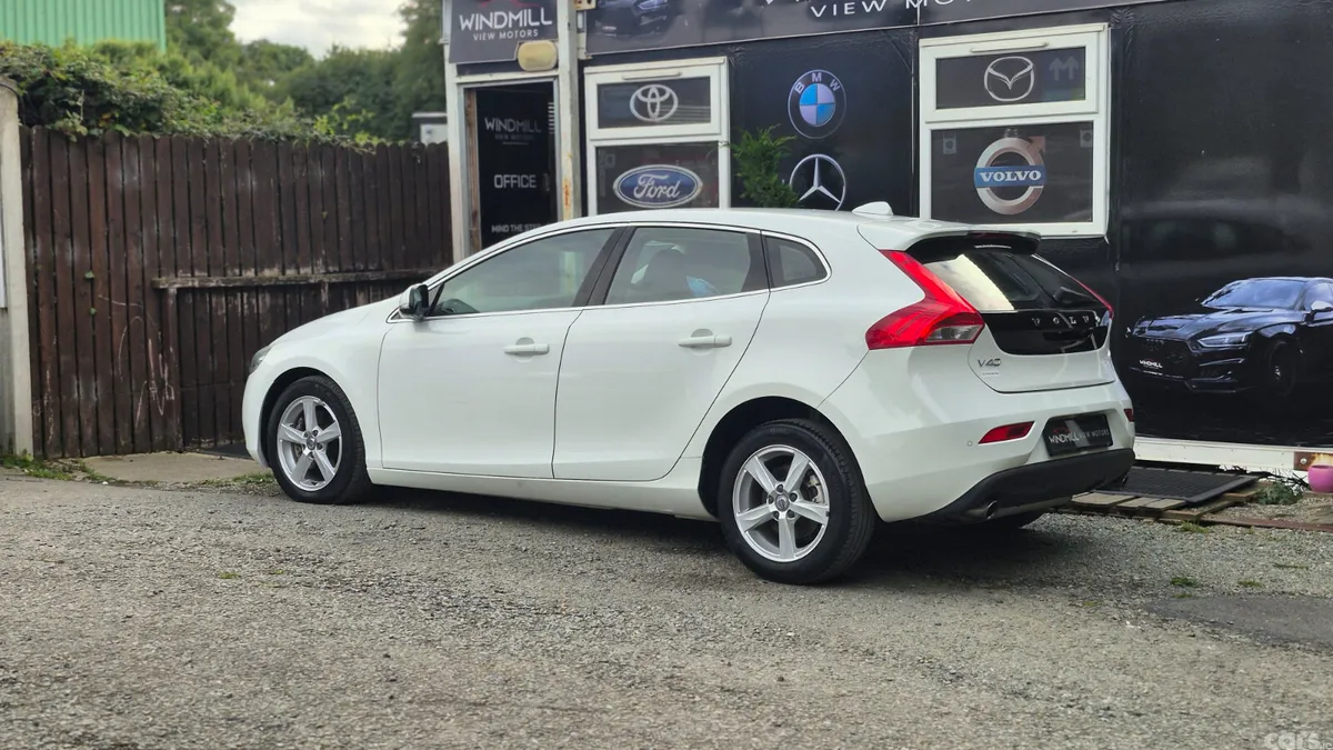 Volvo V40 Hatchback, Petrol, 2015, White
