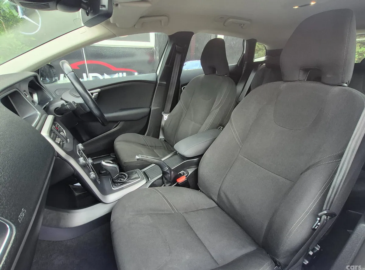 Volvo V40 Hatchback, Petrol, 2015, White