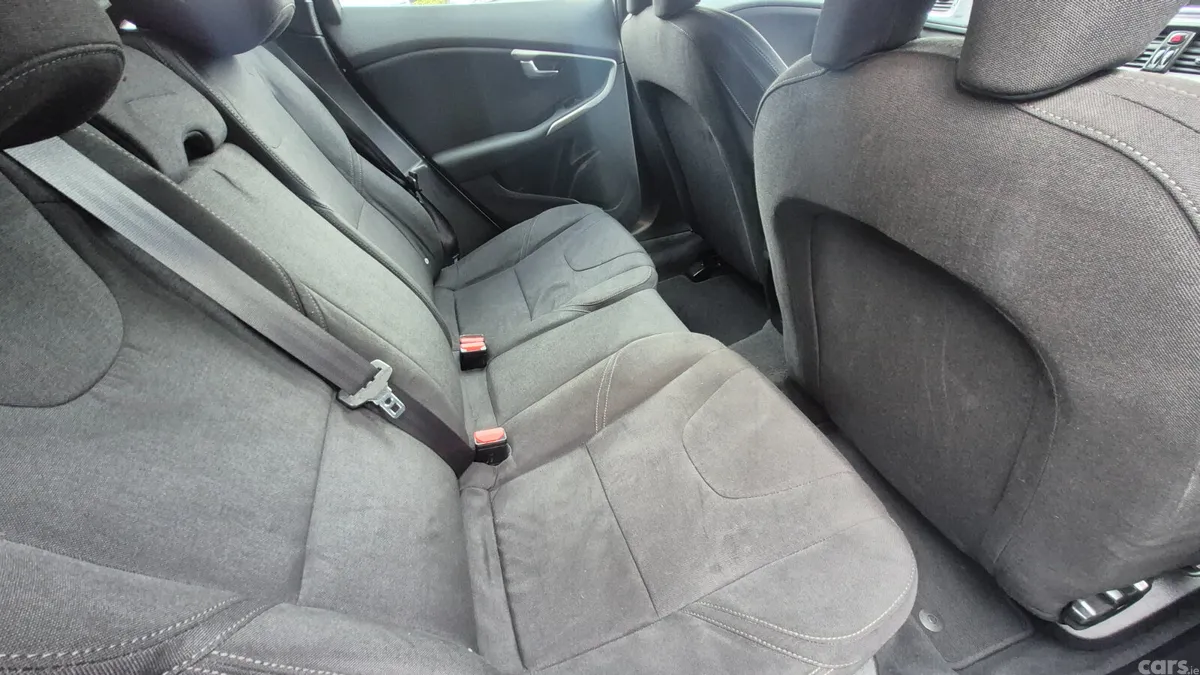 Volvo V40 Hatchback, Petrol, 2015, White