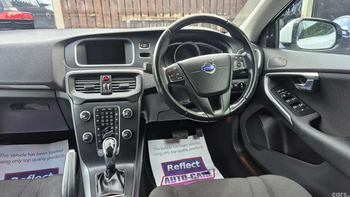 Volvo V40 Hatchback, Petrol, 2015, White