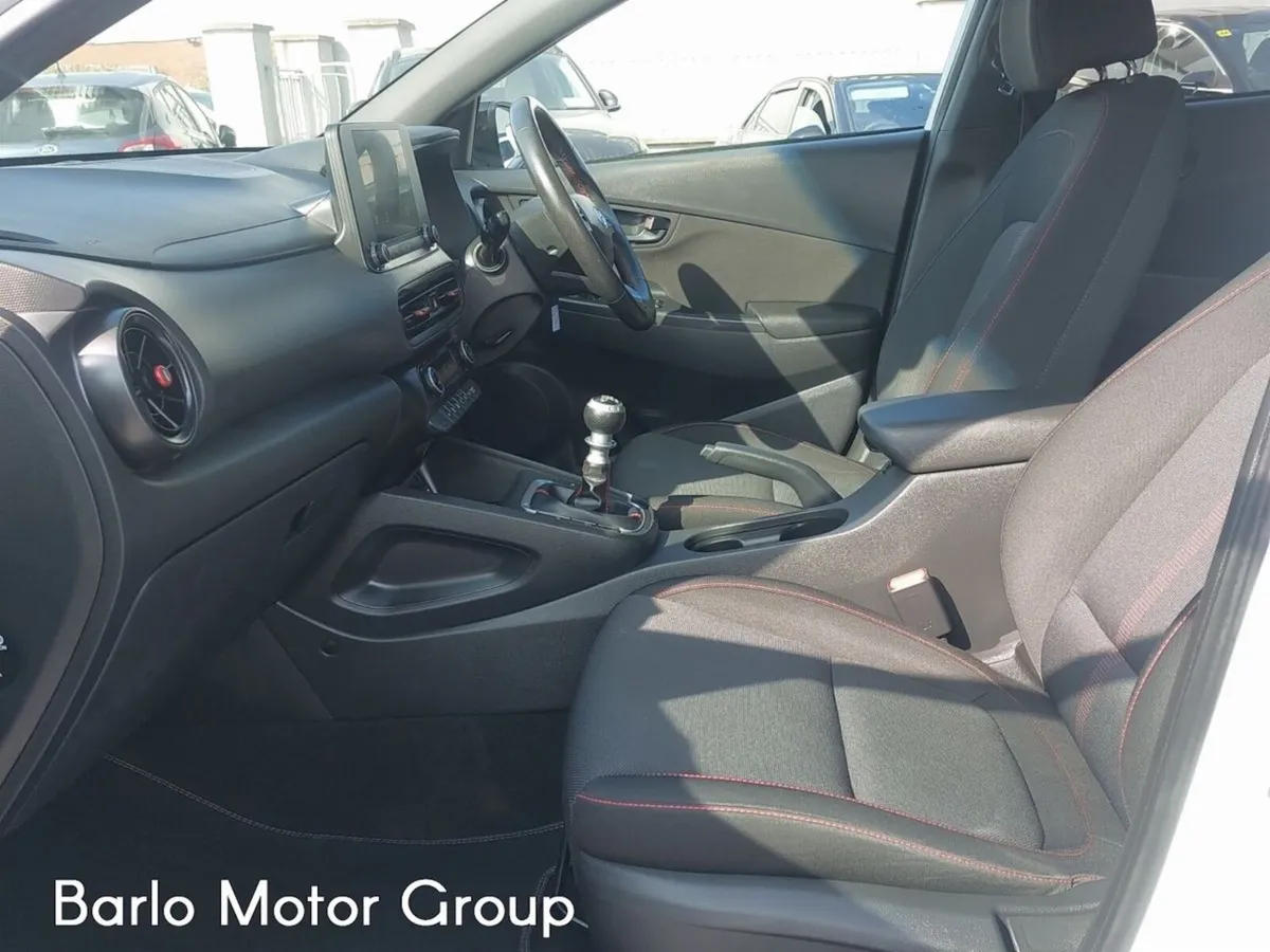 Hyundai KONA MPV, Petrol, 2022, White