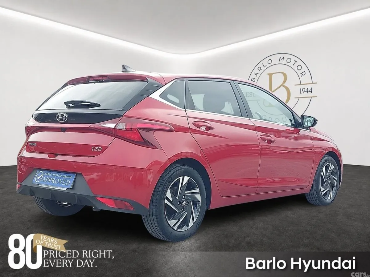 Hyundai i20 Hatchback, Petrol, 2023, Red