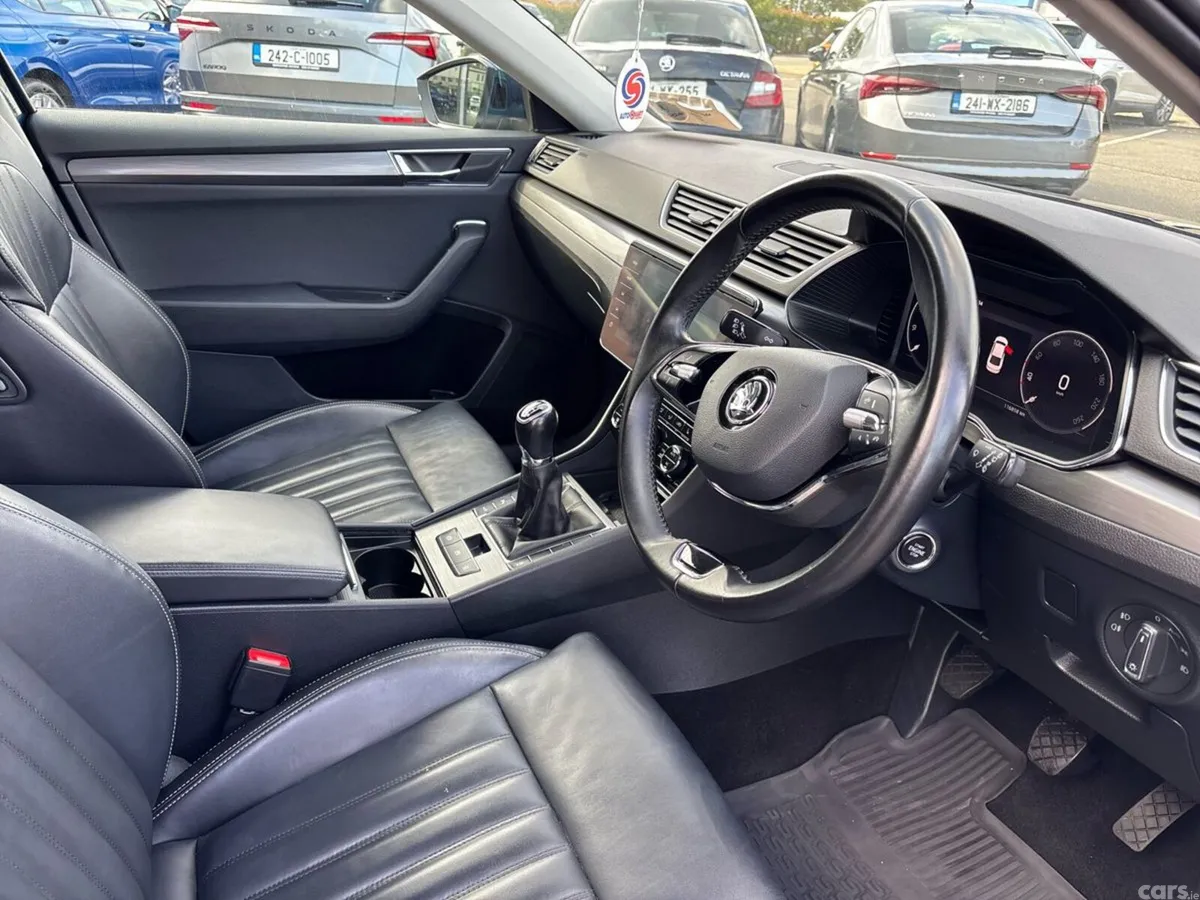Skoda Superb Saloon, Diesel, 2023, Blue