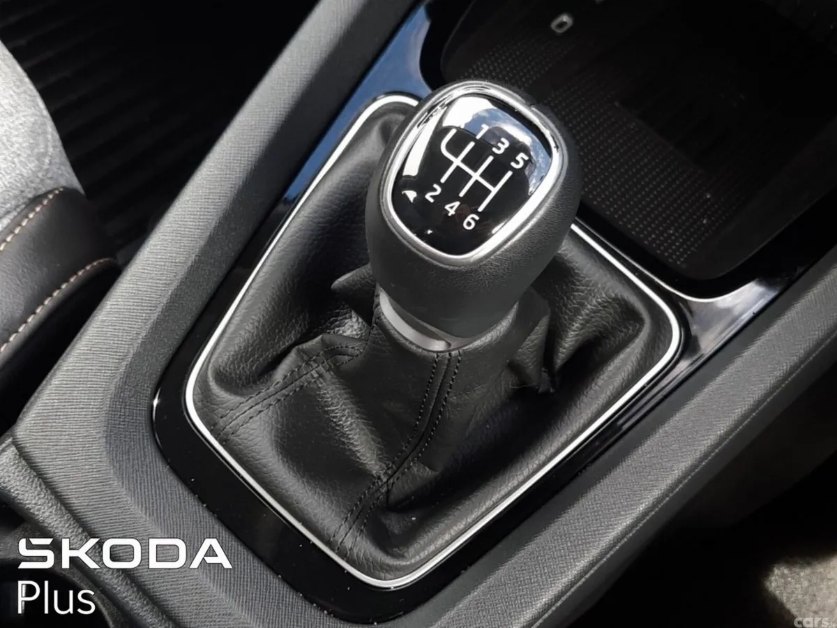 Skoda Octavia Saloon, Petrol, 2025, Grey