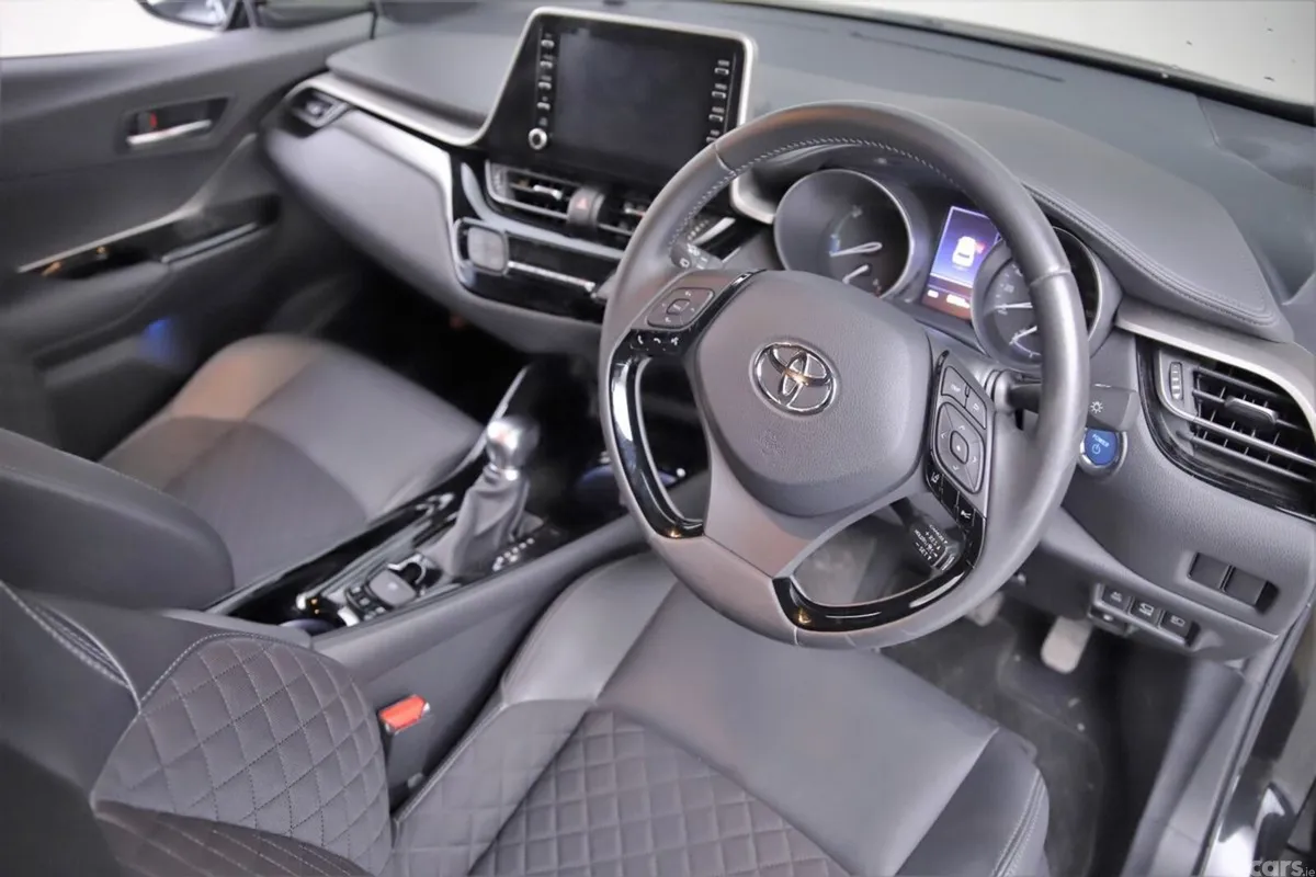 Toyota C-HR SUV, Petrol Hybrid, 2022, Blue