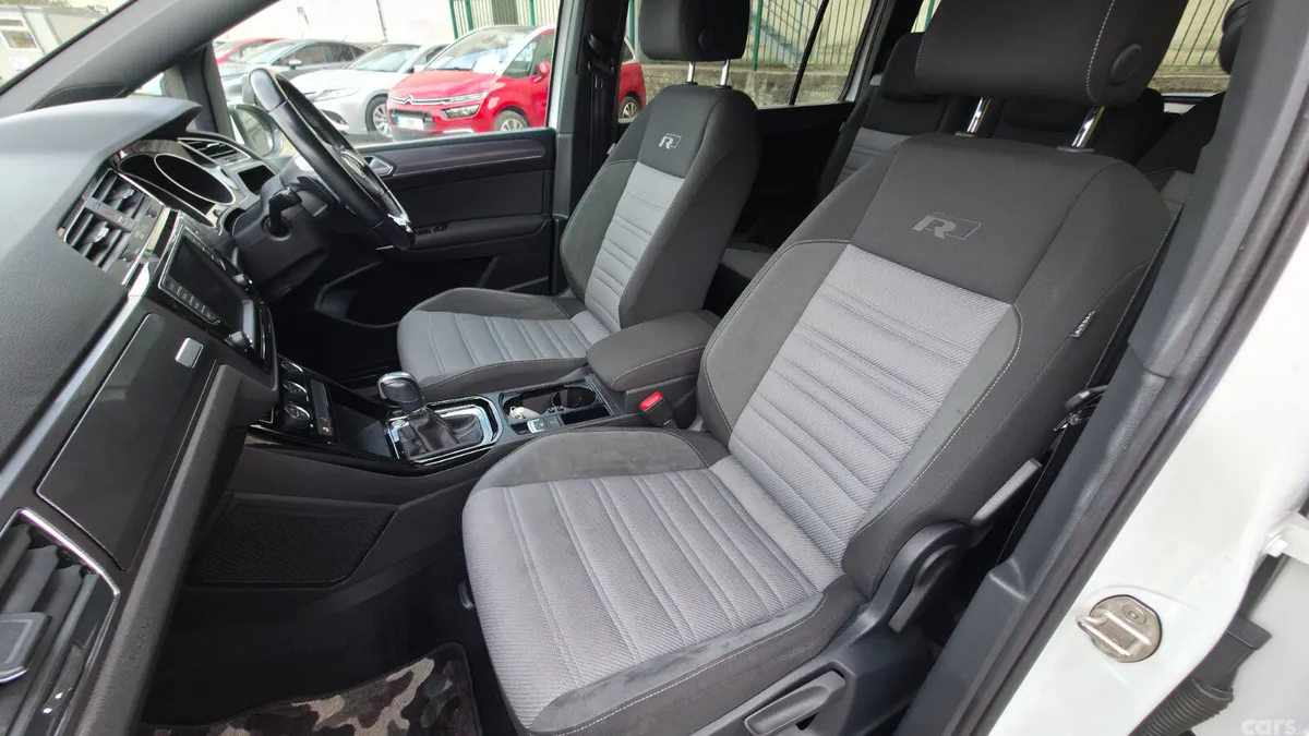 Volkswagen Touran MPV, Petrol, 2016, White