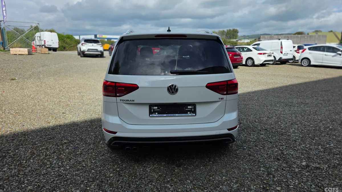Volkswagen Touran MPV, Petrol, 2016, White