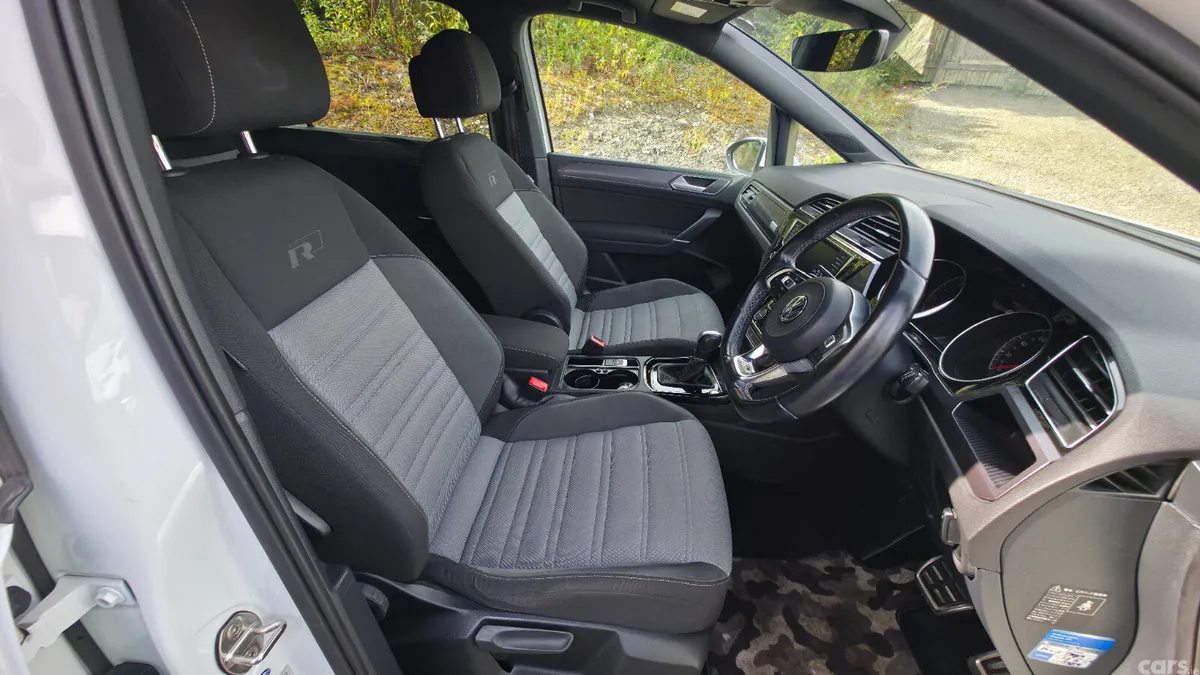 Volkswagen Touran MPV, Petrol, 2016, White