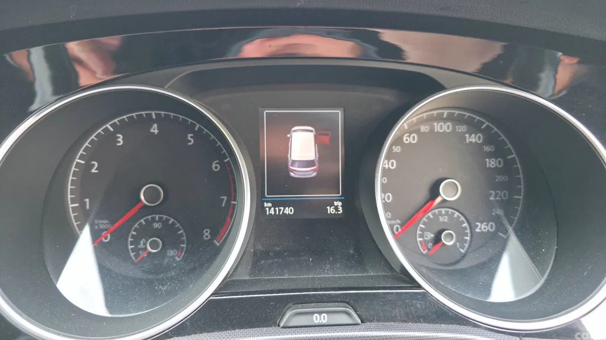 Volkswagen Touran MPV, Petrol, 2016, White