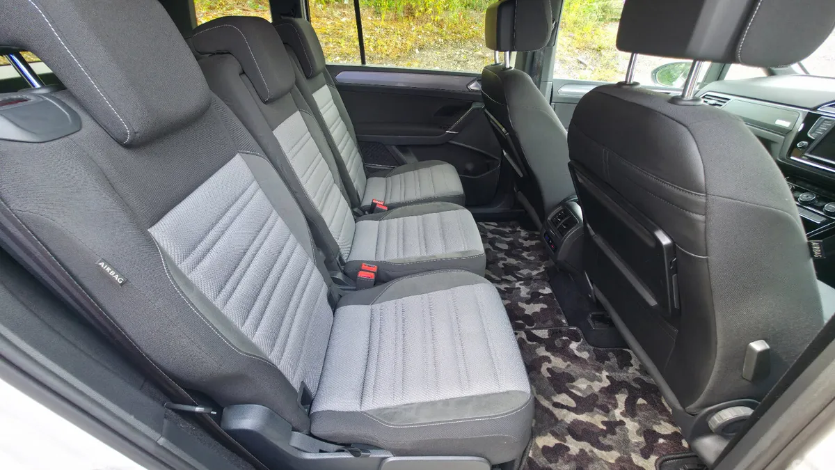 Volkswagen Touran MPV, Petrol, 2016, White
